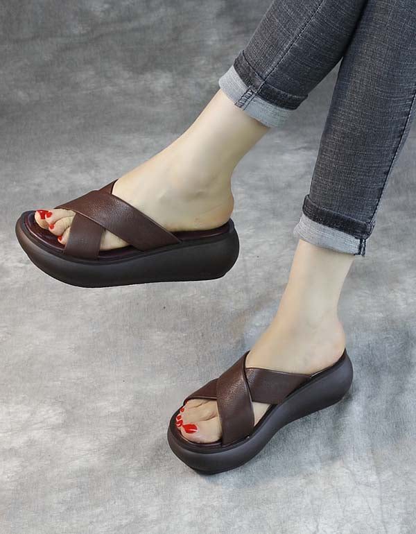 Håndlagde Retro Cross Strap Wedge-tøfler